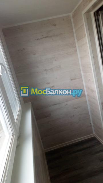 Отделка балкона ламинатом в доме П44 на лоджии формы "сапожок"