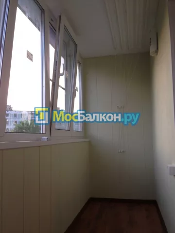 Отделка балкона и лоджии пластиковыми ПВХ панелями в Фрязино от компании МосБалкон