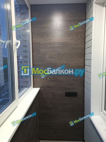 Комбинированная отделка  ламинат+стеновой паркет